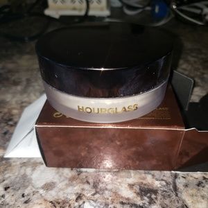 Hourglass veil powder